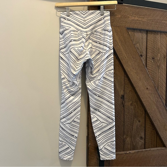 BuffBunny White Leggings with Black Geometric Stripe - Picture 2 of 5